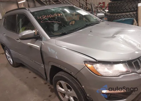 2019 Jeep Compass Latitude 4X4 из США, поврежденный, VIN 3C4NJDBBXKT600006